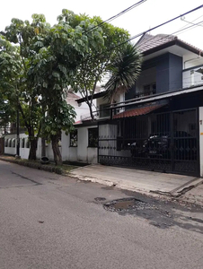 Rumah 2 lantai di Jalan Cut Nyak Dien Bintaro Jaya Sektor 6