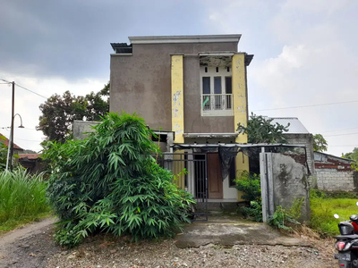 Rumah 2 lantai setengah jadi di Jombang Kota