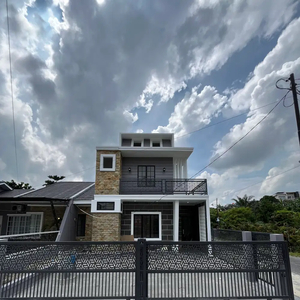 Rumah 2 Lantai Siap Huni di Jalan Srikandi Delima