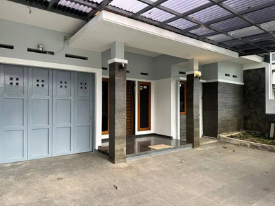 Rumah Bagus di Singgasana, Bandung Siap Huni