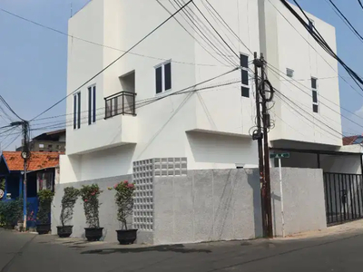 Rumah Baru Minimalis Modern Strategis Tebet Jakarta Selatan