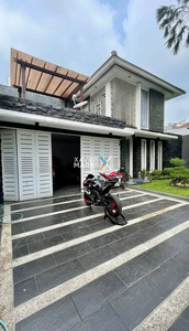 Rumah Cantik Ada Kolam Renang di Mainroad Cluster Araya Golf