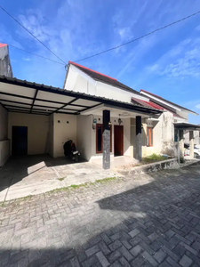 Rumah Dalam Perum Dekat Ringroad Selatan Yogyakarta