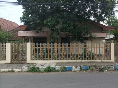 Rumah kos 11 kamar di samping jalan Jombang Kota