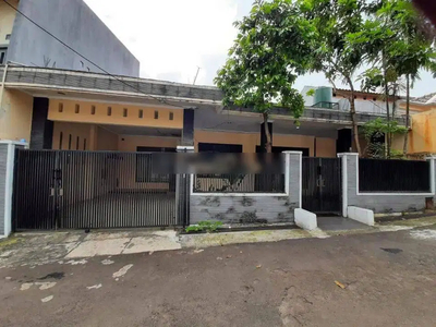 Rumah Luas di Komplek Bmkg Dekat Gerbang Tol Bintaro 2 J16948