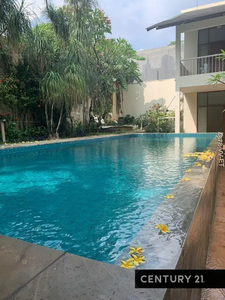 Rumah Mewah Asri Ada Kolam Renang Lokasi Premium Di Bukit Golf