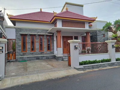 Rumah Mewah + Kolam Renang di Baciro Kota Yogyakarta RSH 462