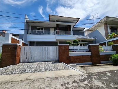 Rumah Mewah Villa Aster Srondol Banyumanik Semarang
