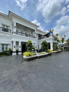 Rumah Sultan Daerah Ring Road di Komplek Elite Evergreen Dijual Rugi