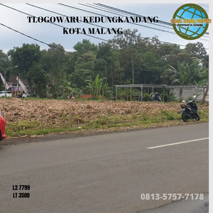 Tanah Pinggir Jalan Aspal Strategis Ramai Dilewati Di Malang Kota