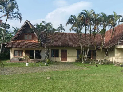 Villa Strategis Dekat Taman Safari Cisarua Puncak Bogor