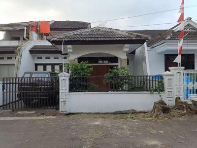 Ada 2 rumah yg di kontrakan bisa buat kantor/ gudang bisa 1 th kontrak