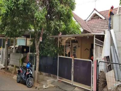 Dijual rumah di Kemang Pratama 2. Butuh Renovasi.