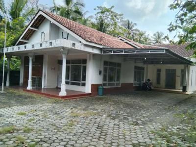 Rumah dekat Bandara YogyaNYIA Besar Halaman Luas di Kulon Progo