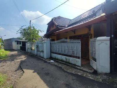 Rumah di Cikaret masuk mobil komp Mina Bhakti