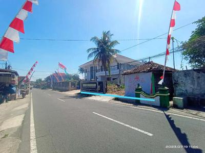 Tanah Tepi Jalan raya Utara Kampus UII Yogyakarta