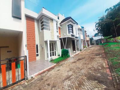 rumah 2 lantai private pool kota batu promo