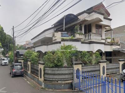 Rumah Hoek 2 Lantai Luas 313m2 Type 4+1KT diKebon Jeruk Jakarta Barat