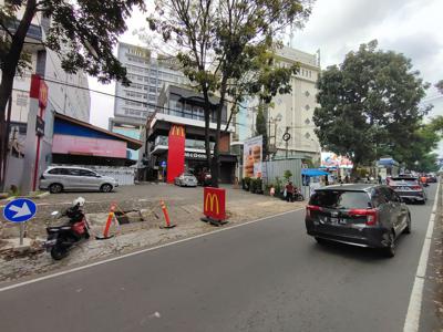 Surya Sumantri, Commercial Area Sedang Disewa McD, Sebelah Maranatha