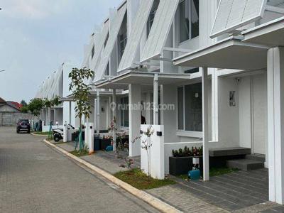 Disewakan Rumah Siap Huni Full Furnish di Tabebuya BSD City