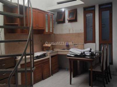 Rumah 3 Kamar Tidur Taman Kopo Indah Disewakan