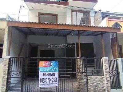 Rumah Disewakan 2 Lantai di jl Boulevard Hijau Harapan Indah