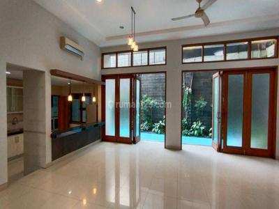 RUMAH MEWAH KEBAYORAN BARU, LT240/400, SMALL POOL, KT 4+1, HRG USD 3400/MONTH,