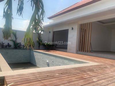 SESEH Villa 2BR walking distance to the beach Unfurnished