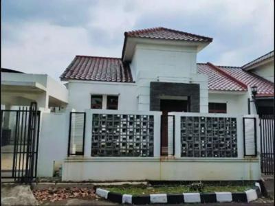 Jual rumah rasa villa.