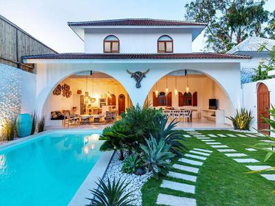 Sewa Harian Villa Modern 3 Kamar Tidur di Seminyak Bali - BVI45618