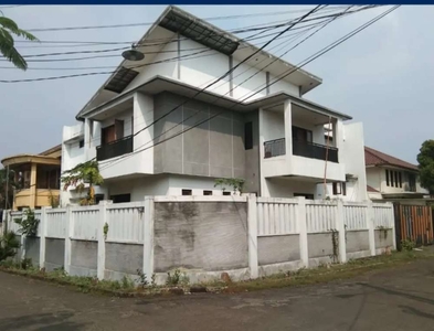Dijual rumah via lelang
Lokasi: perumahan bukit cimanggu city