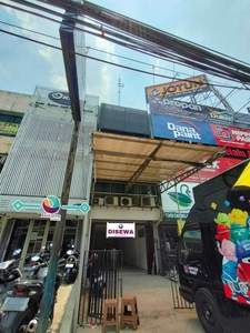 Disewaka ruko 3lantai lokasi strategis di jalan raya Kalimalang Bekasi