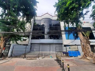 Disewakan 3 Ruko Gandeng di Jl. Matraman Raya, Jakarta Timur