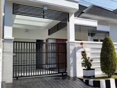 Disewakan Cepat dan Murah Rumah di Dharmahusada Surabaya Timur