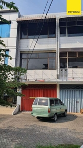 Disewakan Ruko 3 lantai di Jalan Dharmahusada Gubeng Surabaya