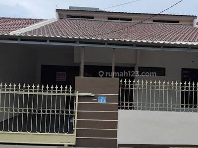 Disewakan rumah 1 lantai di taman pondok indah wiyung terawat