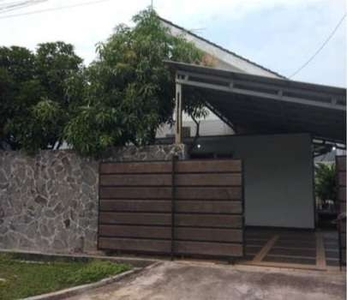 Disewakan Rumah Ada Kolam Renang di Jatinegara Jakarta Timur