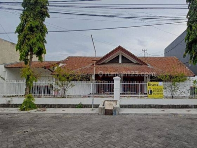 Disewakan Rumah di Jalan Gayungsari Surabaya