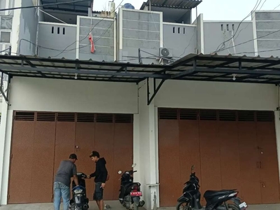 Ruko 3 . Lantai disewakan dipinang