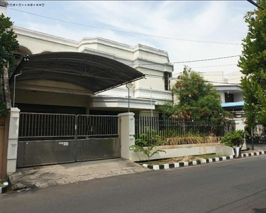 Rumah Manyar Kertoarjo, Strategis