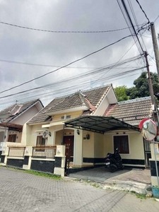 Rumah minimalis di jalan godean km 4 dekat mirota godean