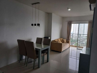 Sewa Apartemen Cosmo Mansion 3 Bedroom Lantai Tengah Furnished