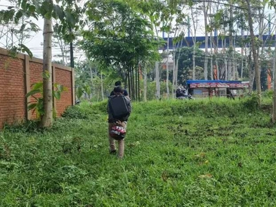 Tanah matang depan stadion jalak harupat bandung