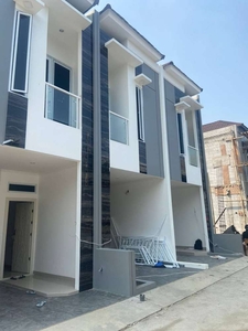 Dijual Rumah 2 lantai terlaris Di pulo gadung jakarta