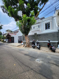 Dijual Rumah Dalam Komplek Prime Area Tebet Barat Jakarta Selatan.