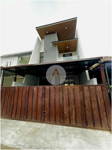 Dijual Rumah Kawaluyaan Soekarno Hatta Bandung 3 Lantai Bagus