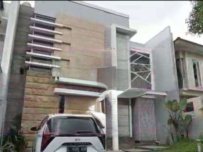 harus cepat laku mau pindah ke luar negri Dijual Rumah cantik Eastwo