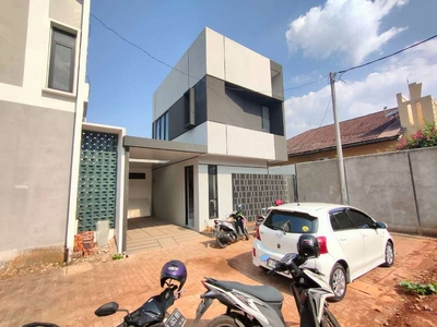 Rumah 2 Lantai Bebas Banjir Jl Raya Cikunir Kota Bekasi