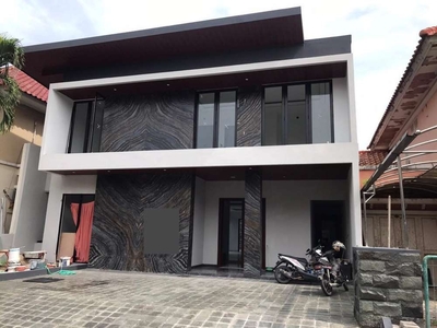 rumah baru di pakuwon indah dekat graha family, citraland, wiyung