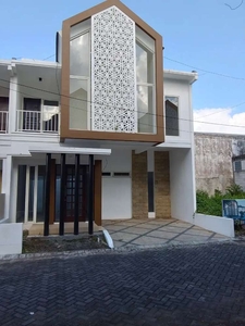 Rumah Cantik 5 Menit ke Alun2 Kota Malang